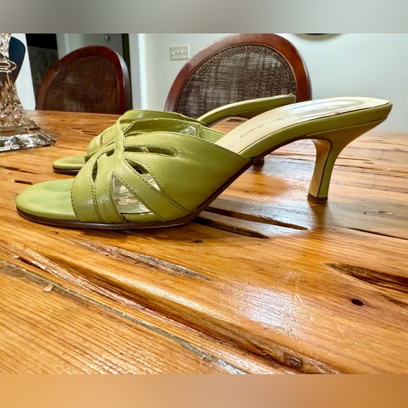 Bandolino Kitten Heels - Picture 2 of 6